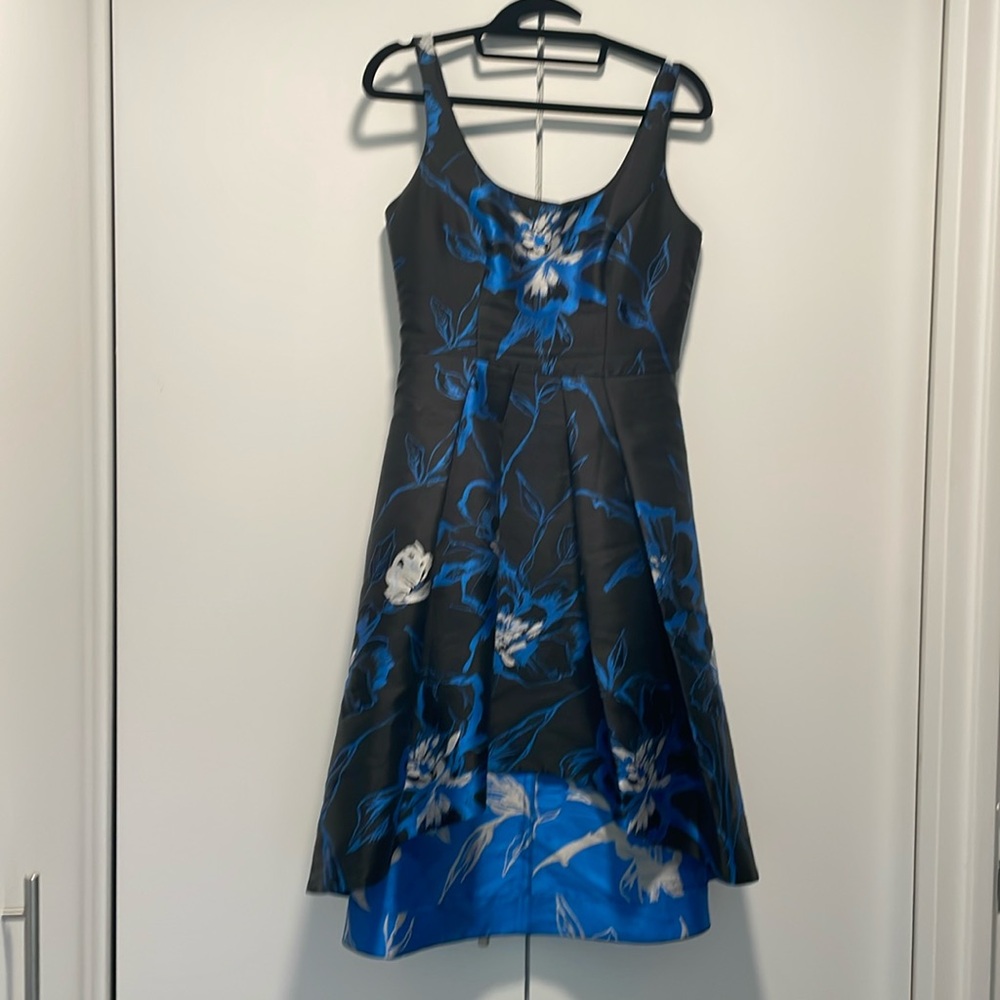 Gorgeous Shoshanna midnight collection cocktail dress in size 4